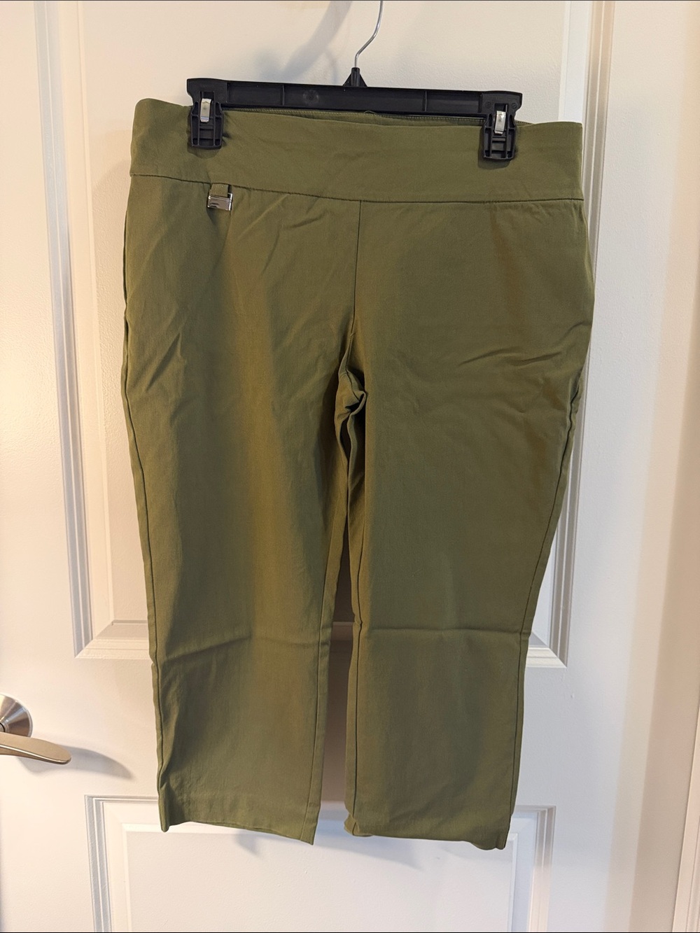 Alfani Olive Pull-On Capri Pants with Decorative Tab